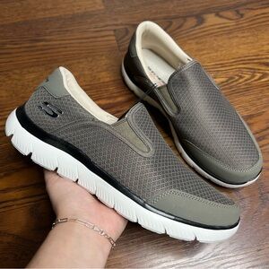 Skechers Men’s Memory foam athletic slip-on shoe size 8.5